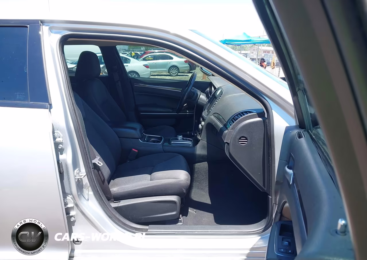 2020 Chrysler 300 Touring VIN:2C3CCAAG0LH239395 - 5