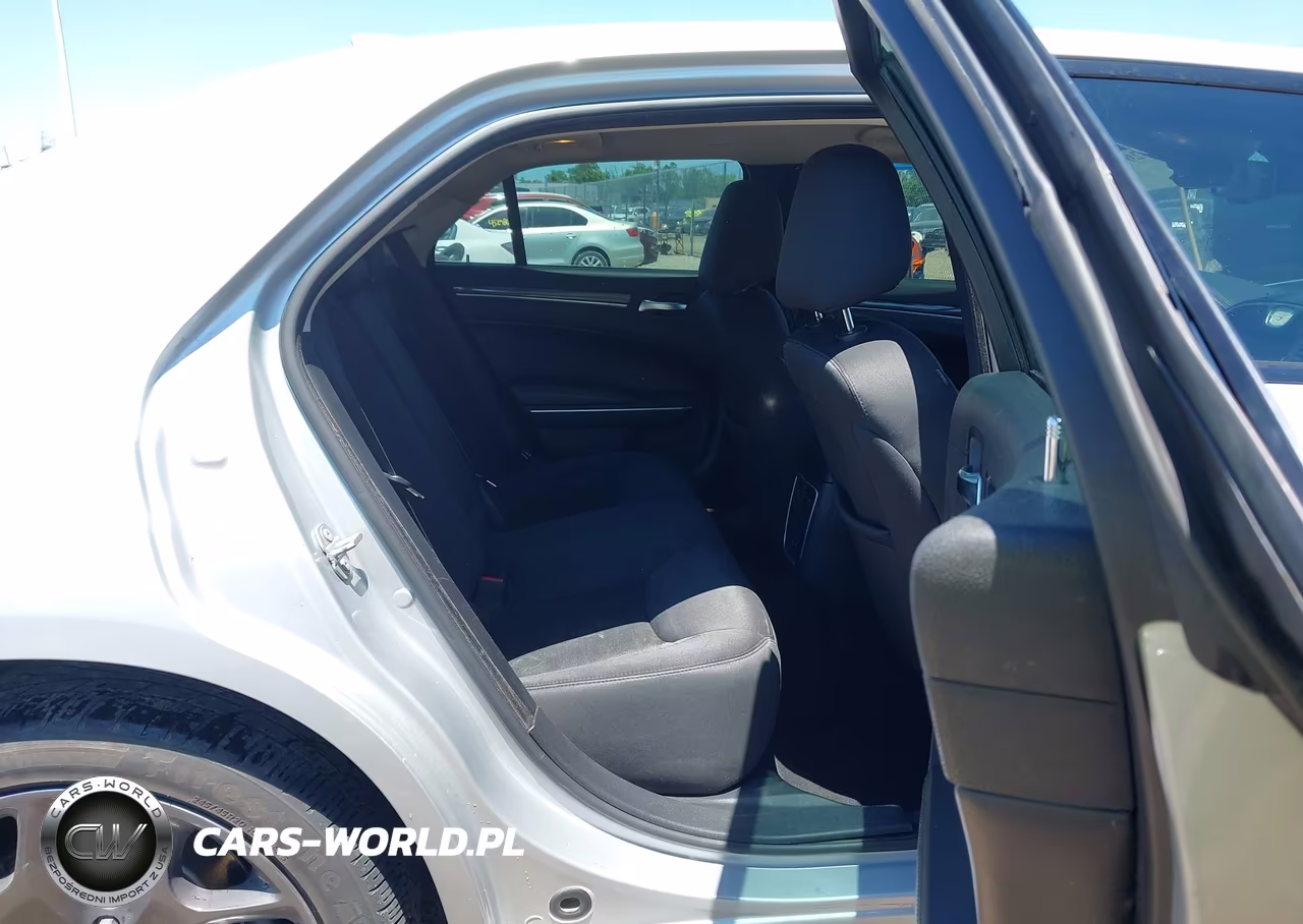 2020 Chrysler 300 Touring VIN:2C3CCAAG0LH239395 - 8
