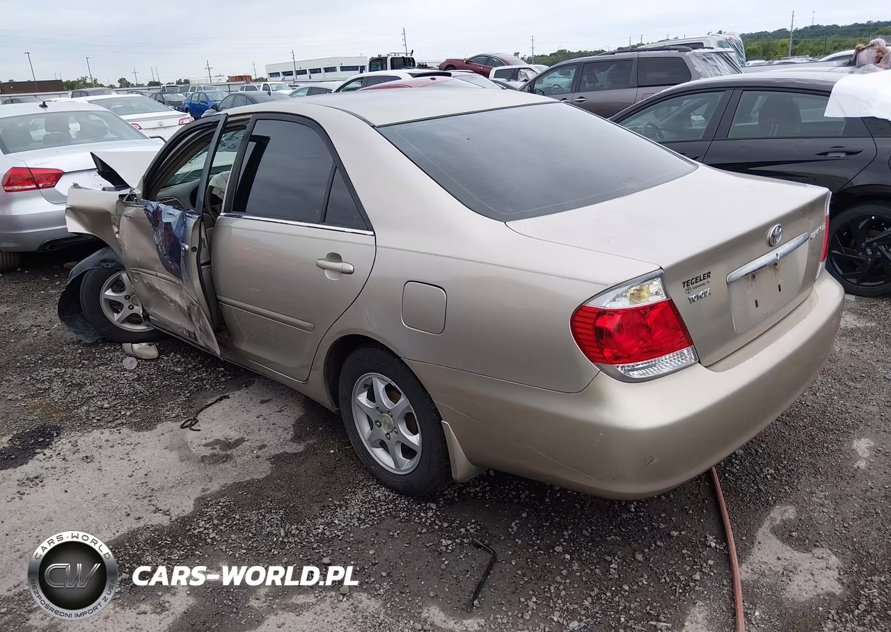 2005 Toyota Camry Le VIN:4T1BE30K75U405801 - 3