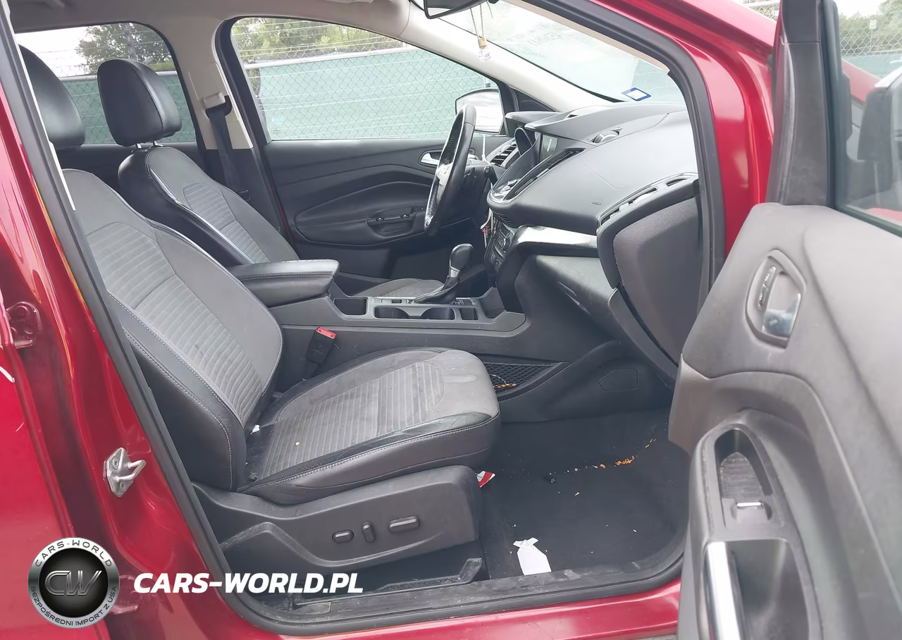 2017 Ford Escape Titanium VIN:1FMCU0J92HUF10767 - 5