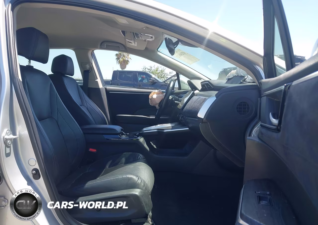 2018 Honda Clarity Plug-In Hybrid Touring VIN:JHMZC5F33JC006371 - 5