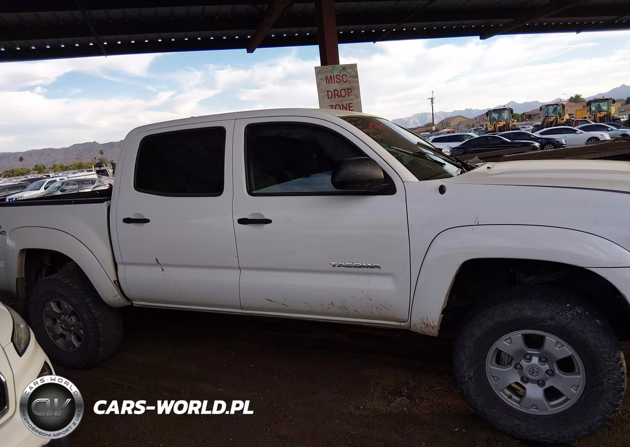 2015 Toyota Tacoma Prerunner V6 VIN:3TMJU4GN9FM191828 - 13