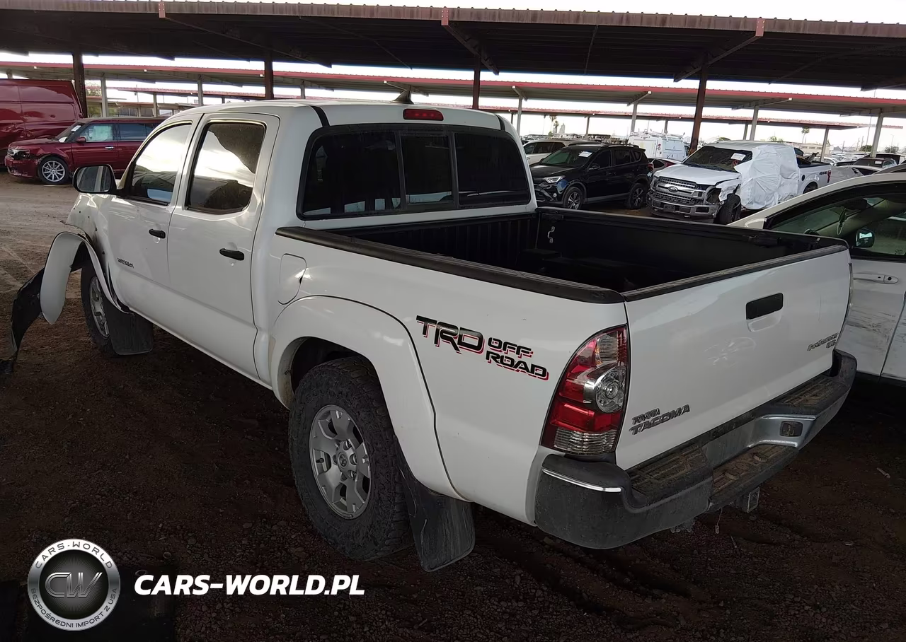 2015 Toyota Tacoma Prerunner V6 VIN:3TMJU4GN9FM191828 - 3