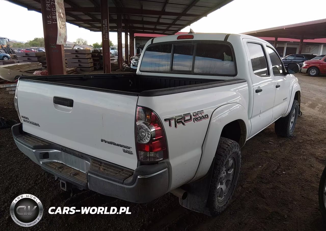 2015 Toyota Tacoma Prerunner V6 VIN:3TMJU4GN9FM191828 - 4