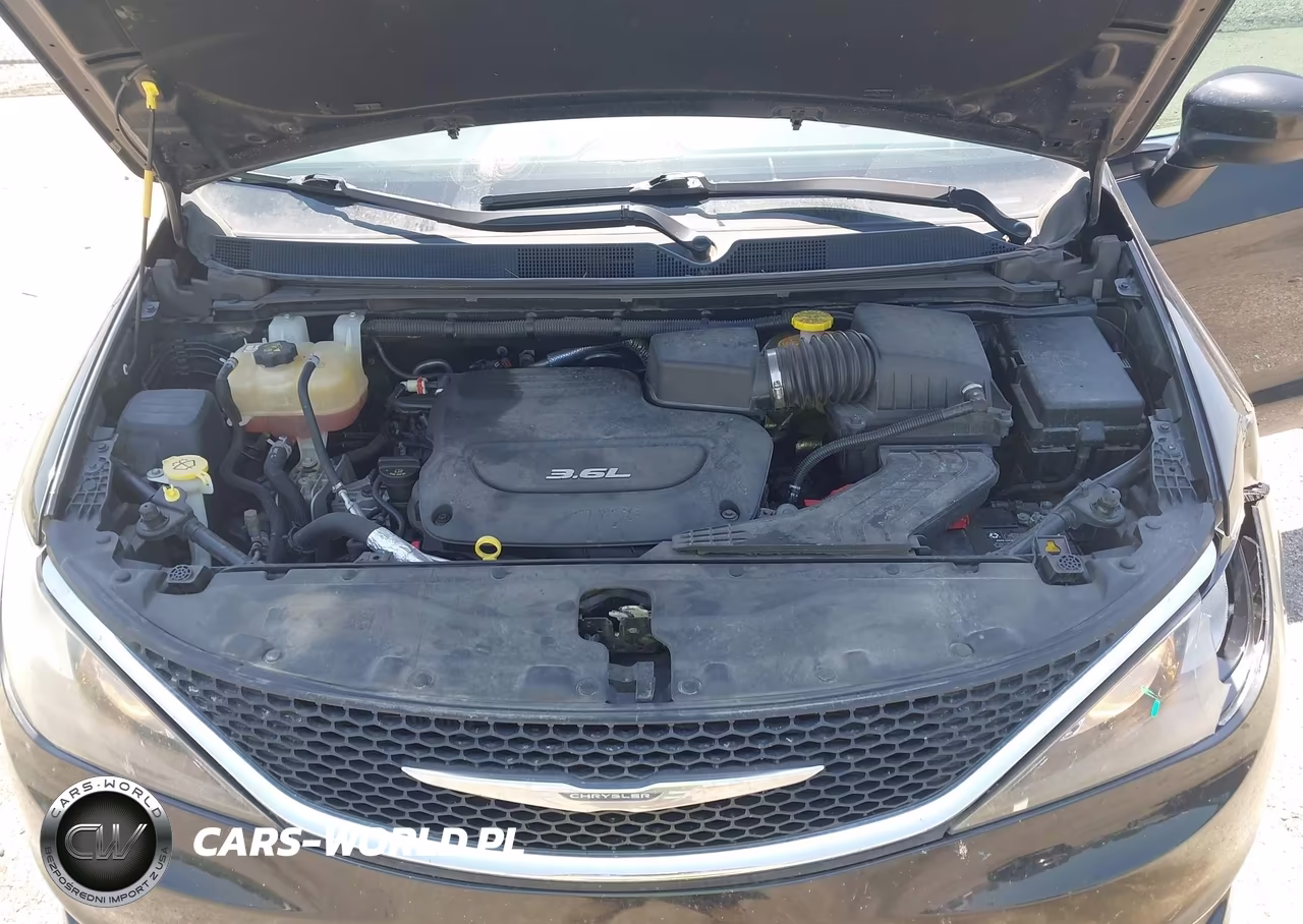 2017 Chrysler Pacifica Touring VIN:2C4RC1DG6HR507336 - 10