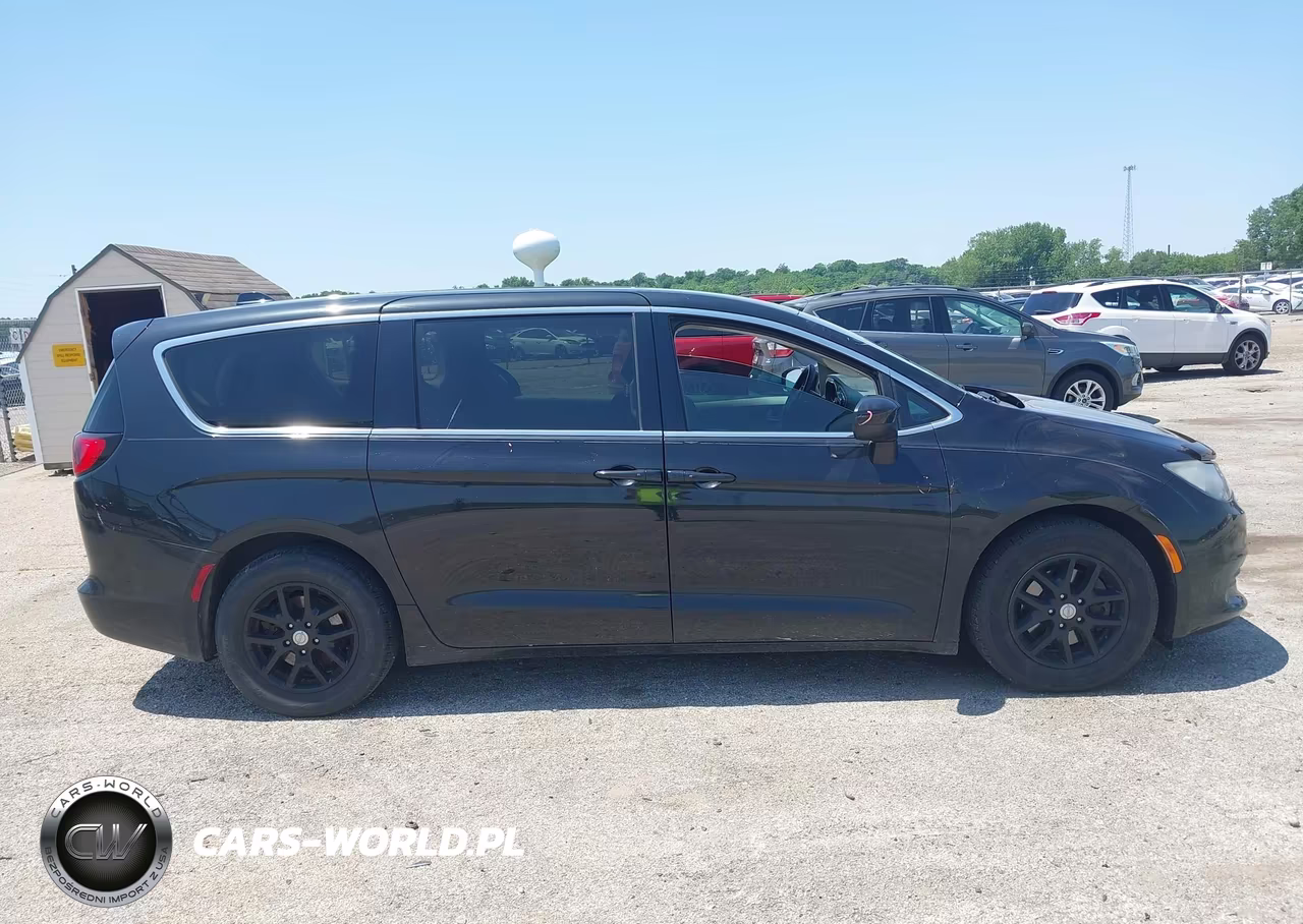 2017 Chrysler Pacifica Touring VIN:2C4RC1DG6HR507336 - 13