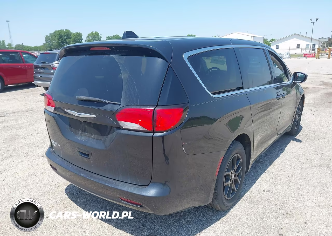2017 Chrysler Pacifica Touring VIN:2C4RC1DG6HR507336 - 4