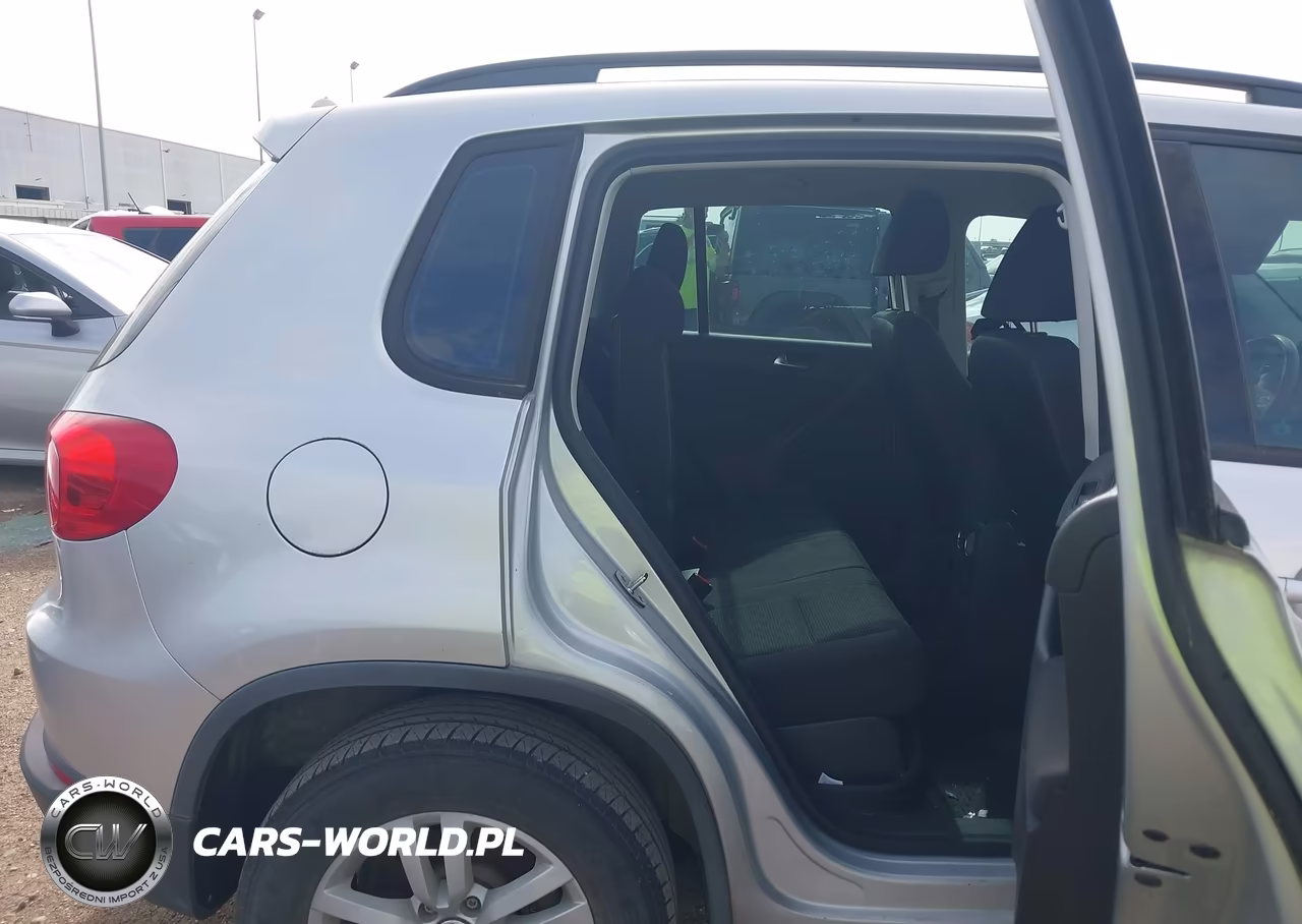2015 Volkswagen Tiguan S VIN:WVGAV7AX2FW562560 - 8