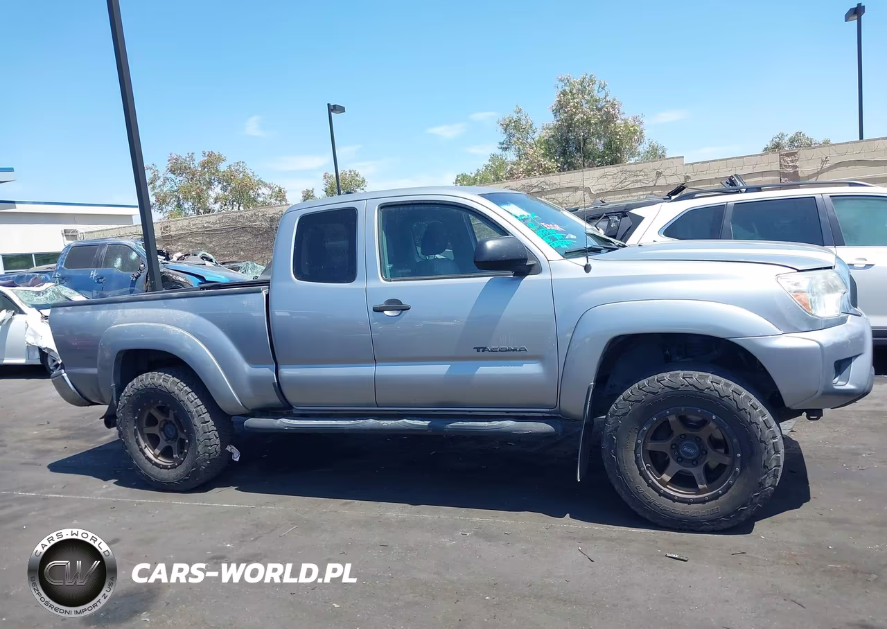 2015 Toyota Tacoma Base V6 VIN:5TFUU4EN5FX136657 - 14
