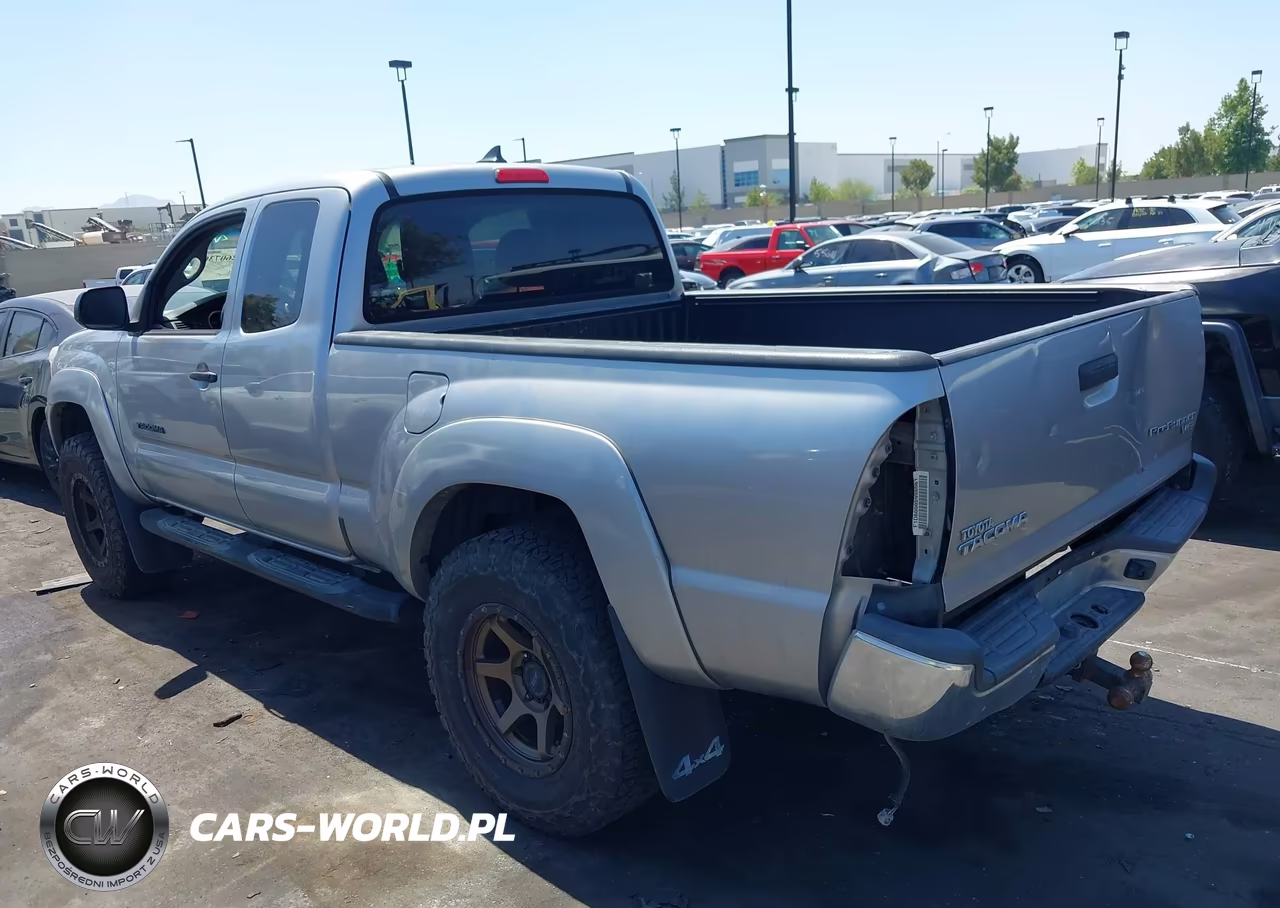 2015 Toyota Tacoma Base V6 VIN:5TFUU4EN5FX136657 - 3