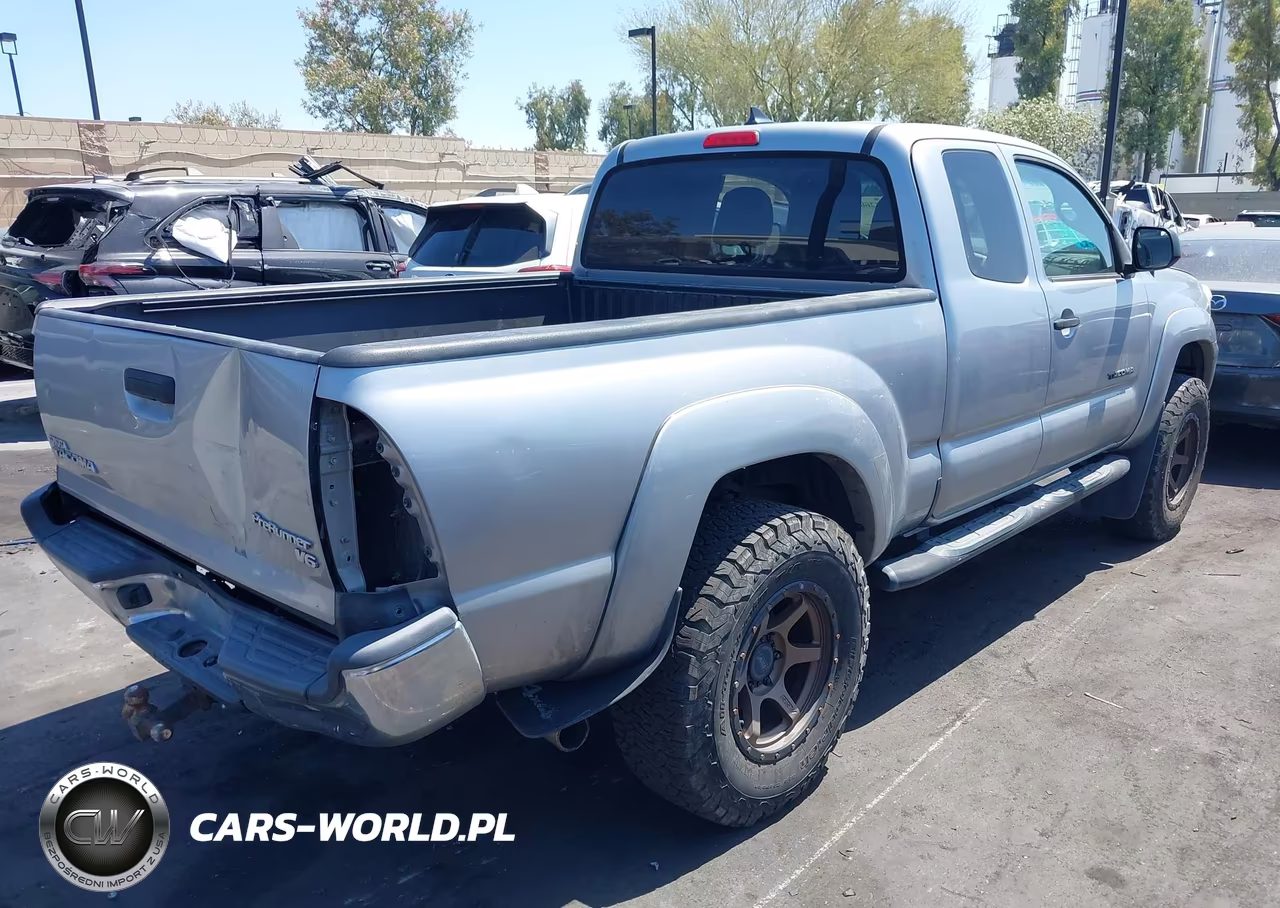 2015 Toyota Tacoma Base V6 VIN:5TFUU4EN5FX136657 - 4