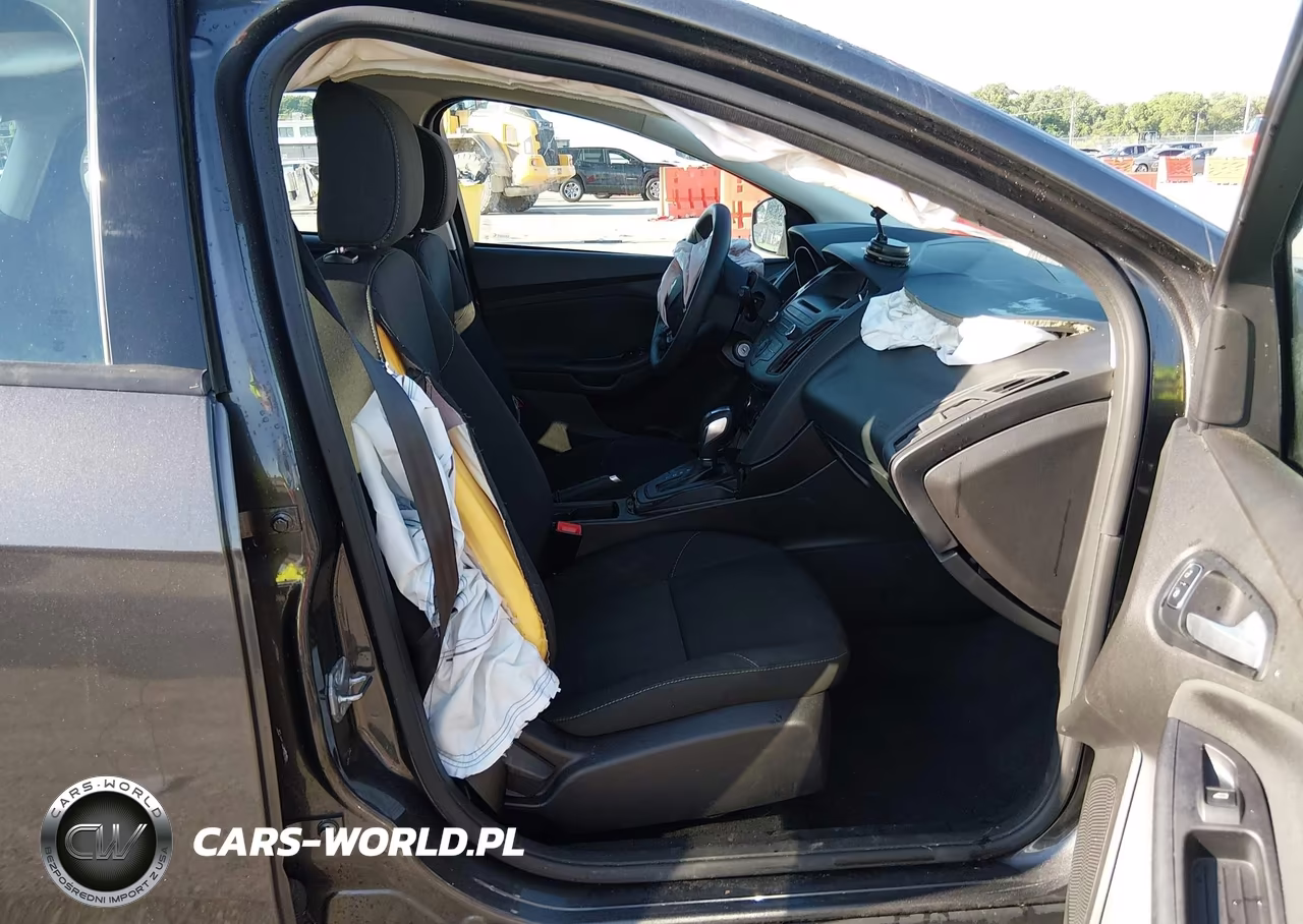 2016 Ford Focus Se VIN:1FADP3K25GL202943 - 5