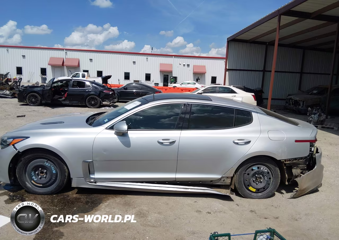 2018 Kia Stinger Premium VIN:KNAE25LA8J6037312 - 14