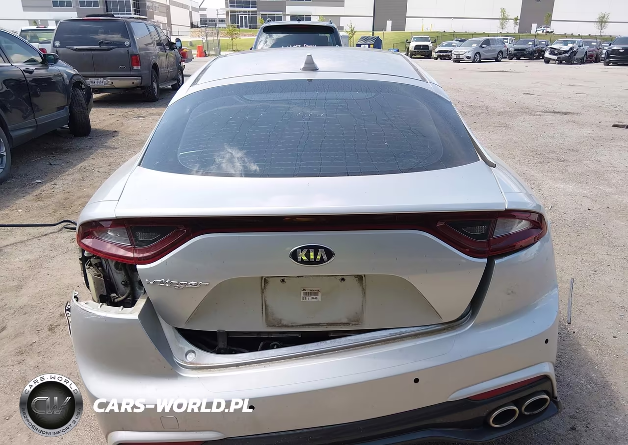 2018 Kia Stinger Premium VIN:KNAE25LA8J6037312 - 16