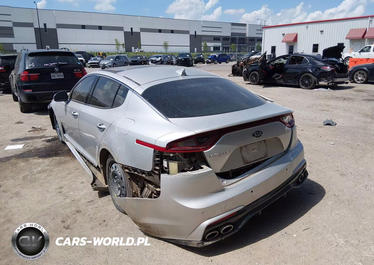 2018 Kia Stinger Premium VIN:KNAE25LA8J6037312 - 3