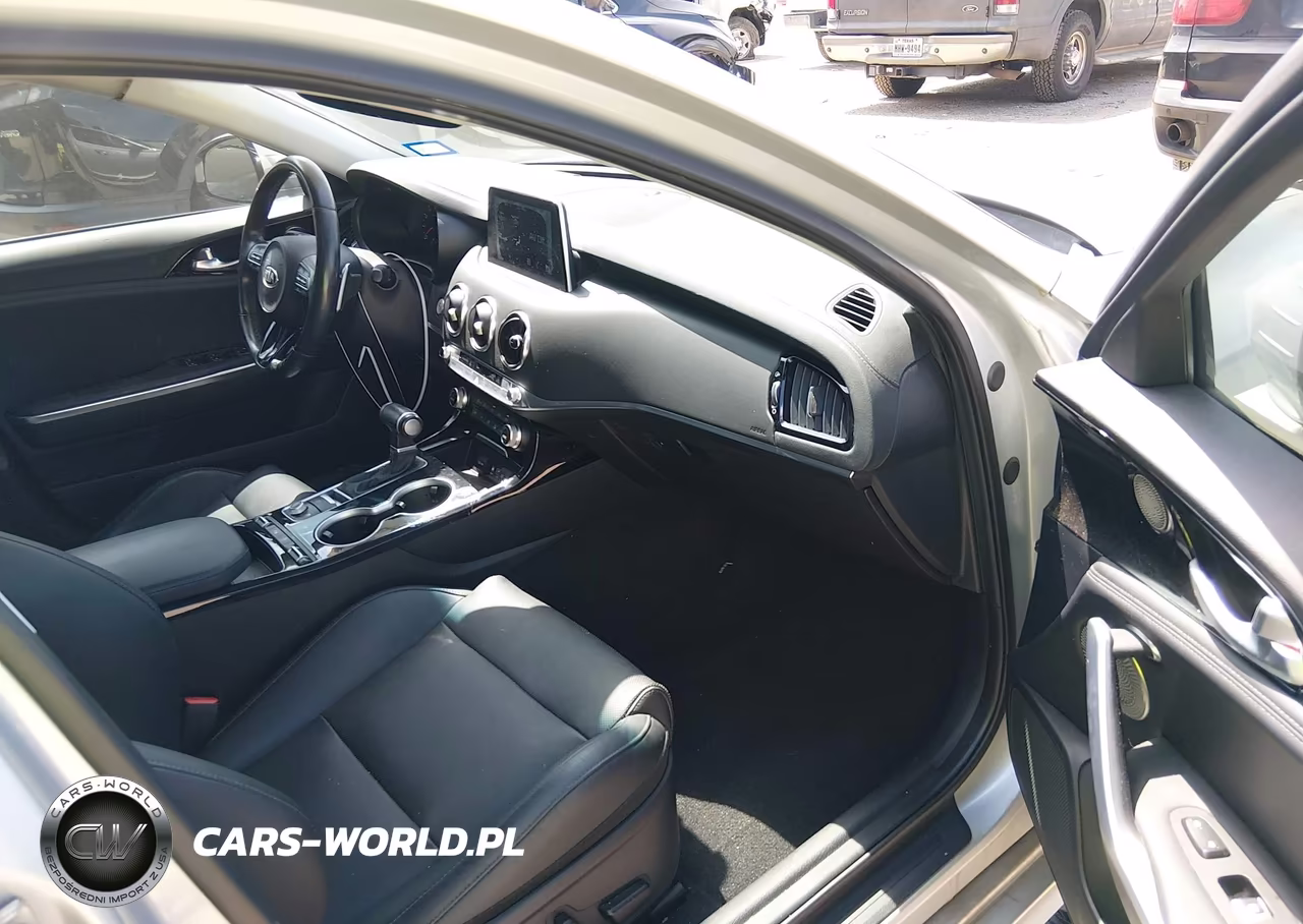 2018 Kia Stinger Premium VIN:KNAE25LA8J6037312 - 5