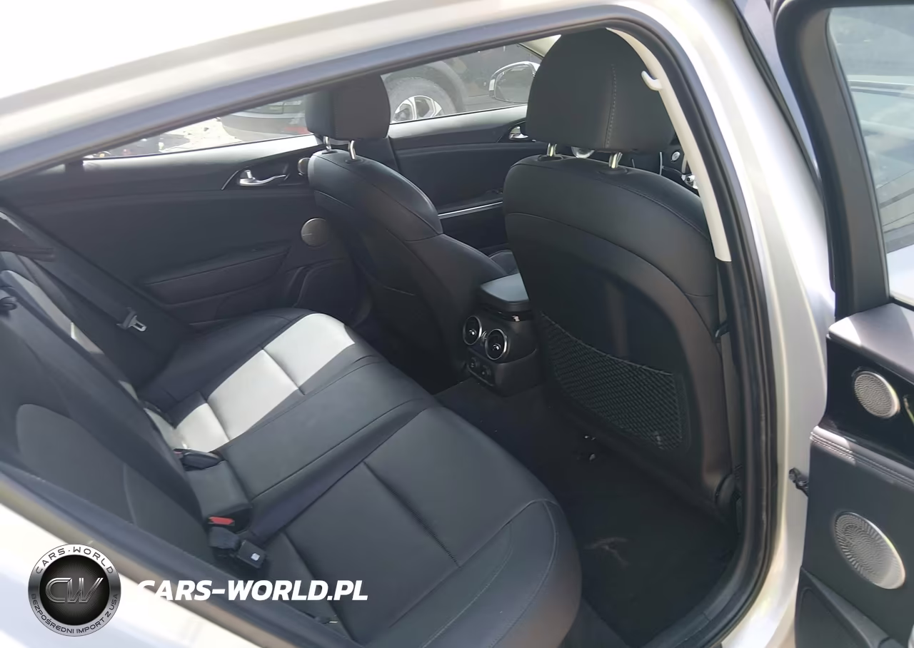 2018 Kia Stinger Premium VIN:KNAE25LA8J6037312 - 8