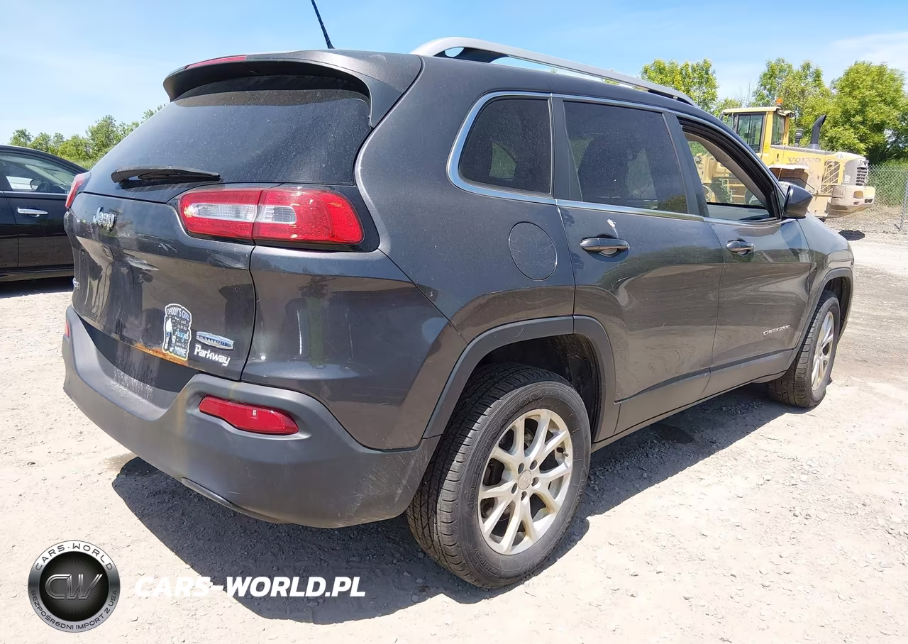 2015 Jeep Cherokee Latitude VIN:1C4PJMCB7FW544923 - 4