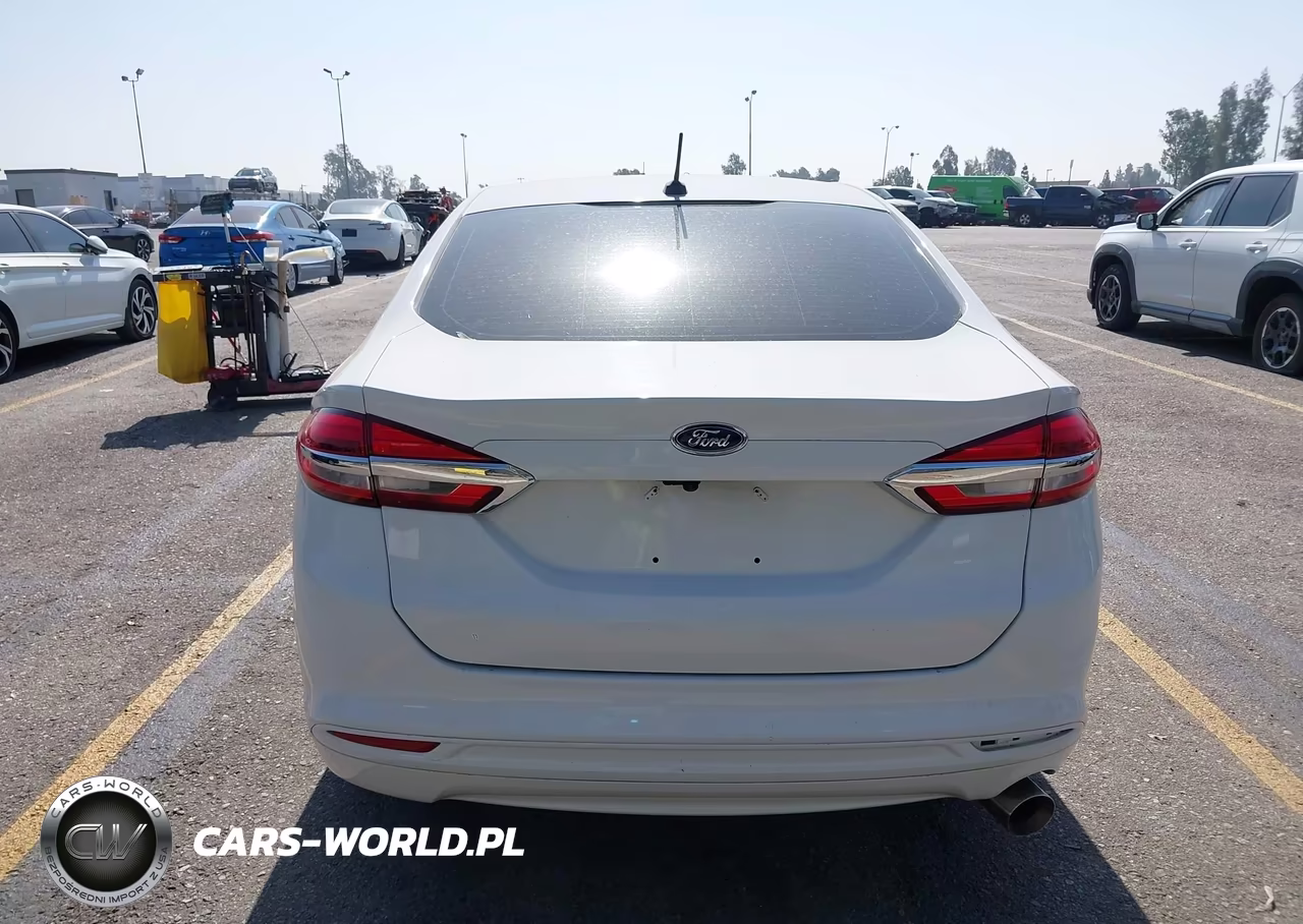 2019 Ford Fusion S VIN:3FA6P0G79KR184033 - 17
