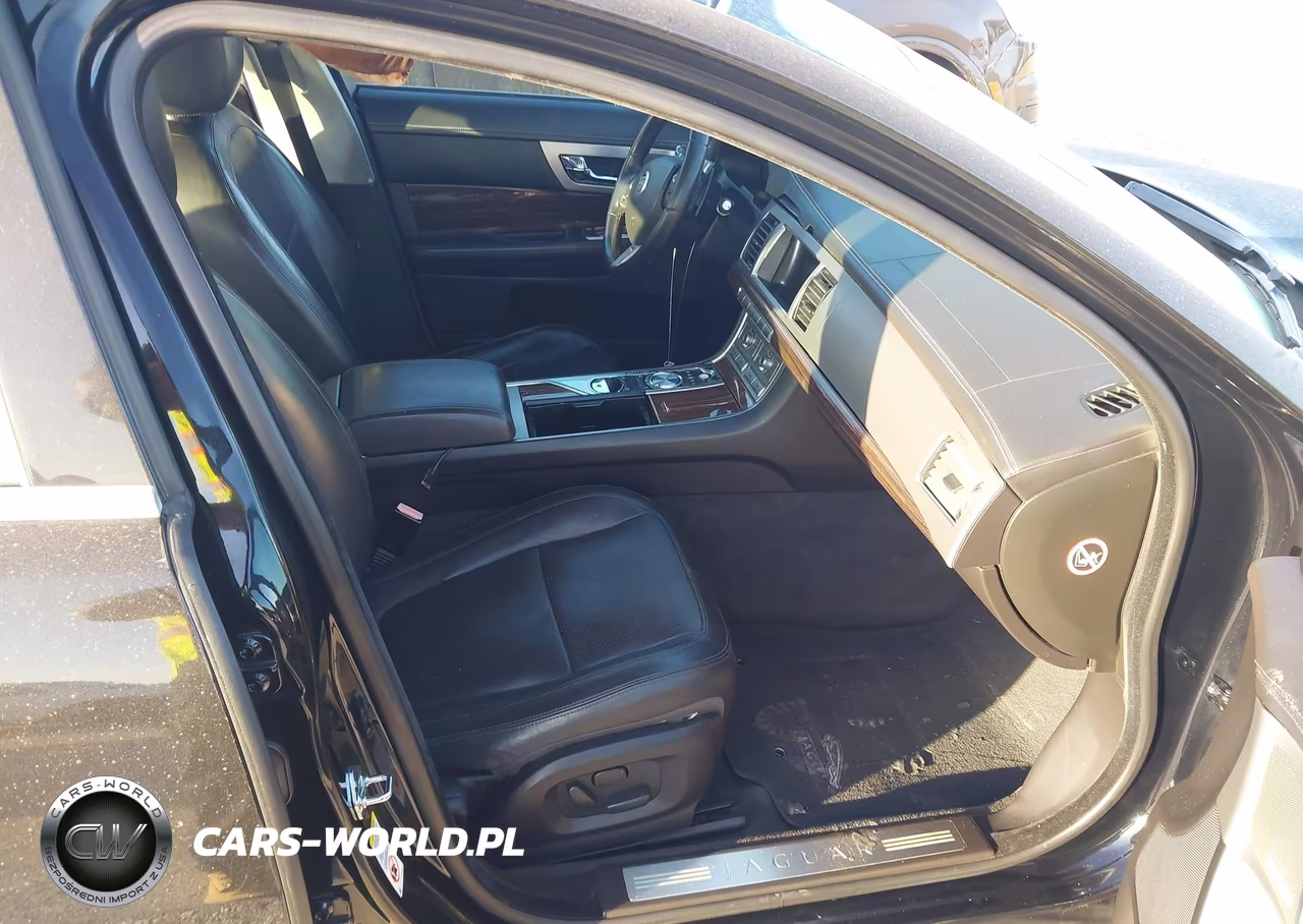 2010 Jaguar Xf Premium VIN:SAJWA0GB3ALR49817 - 5
