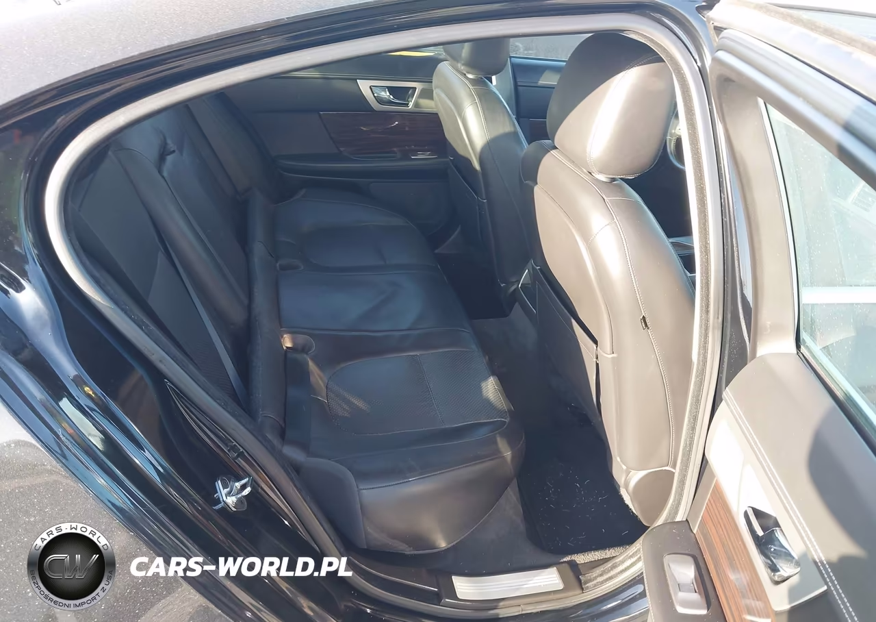 2010 Jaguar Xf Premium VIN:SAJWA0GB3ALR49817 - 8