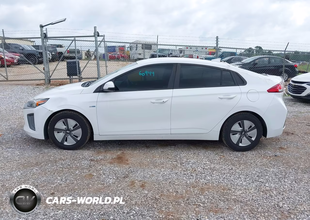2020 Hyundai Ioniq Hybrid Blue VIN:KMHC65LC6LU231895 - 14