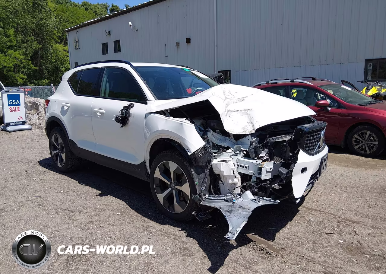 2024 Volvo Xc40 B5 Plus Dark Theme – zdjęcie 1 z 16