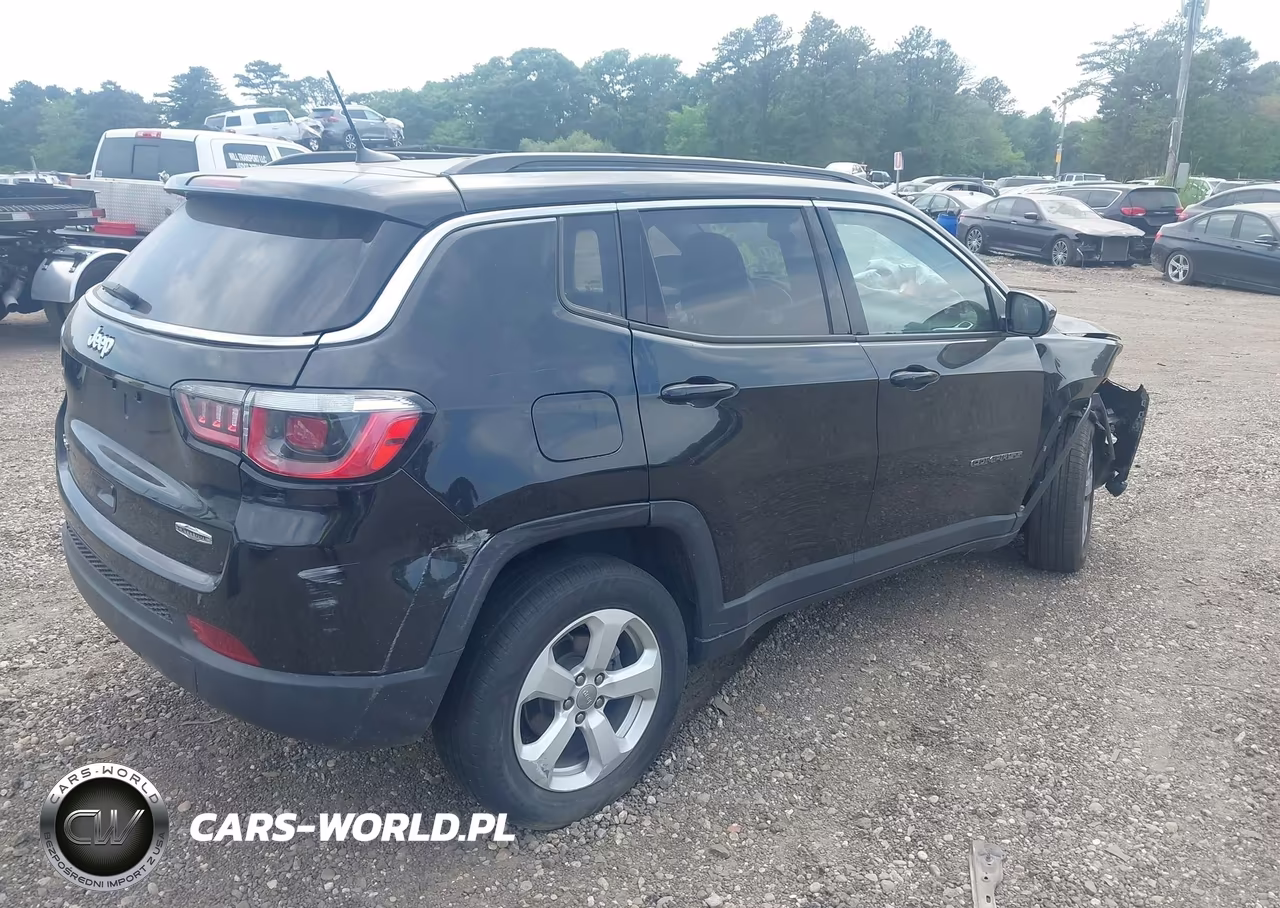 2018 Jeep Compass Latitude 4X4 VIN:3C4NJDBB5JT434587 - 4