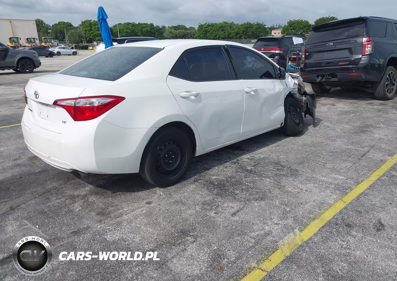 2015 Toyota Corolla Le VIN:2T1BURHE3FC466280 - 4