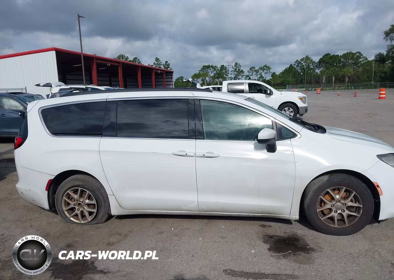 2020 Chrysler Voyager Lxi VIN:2C4RC1DG5LR163362 - 13