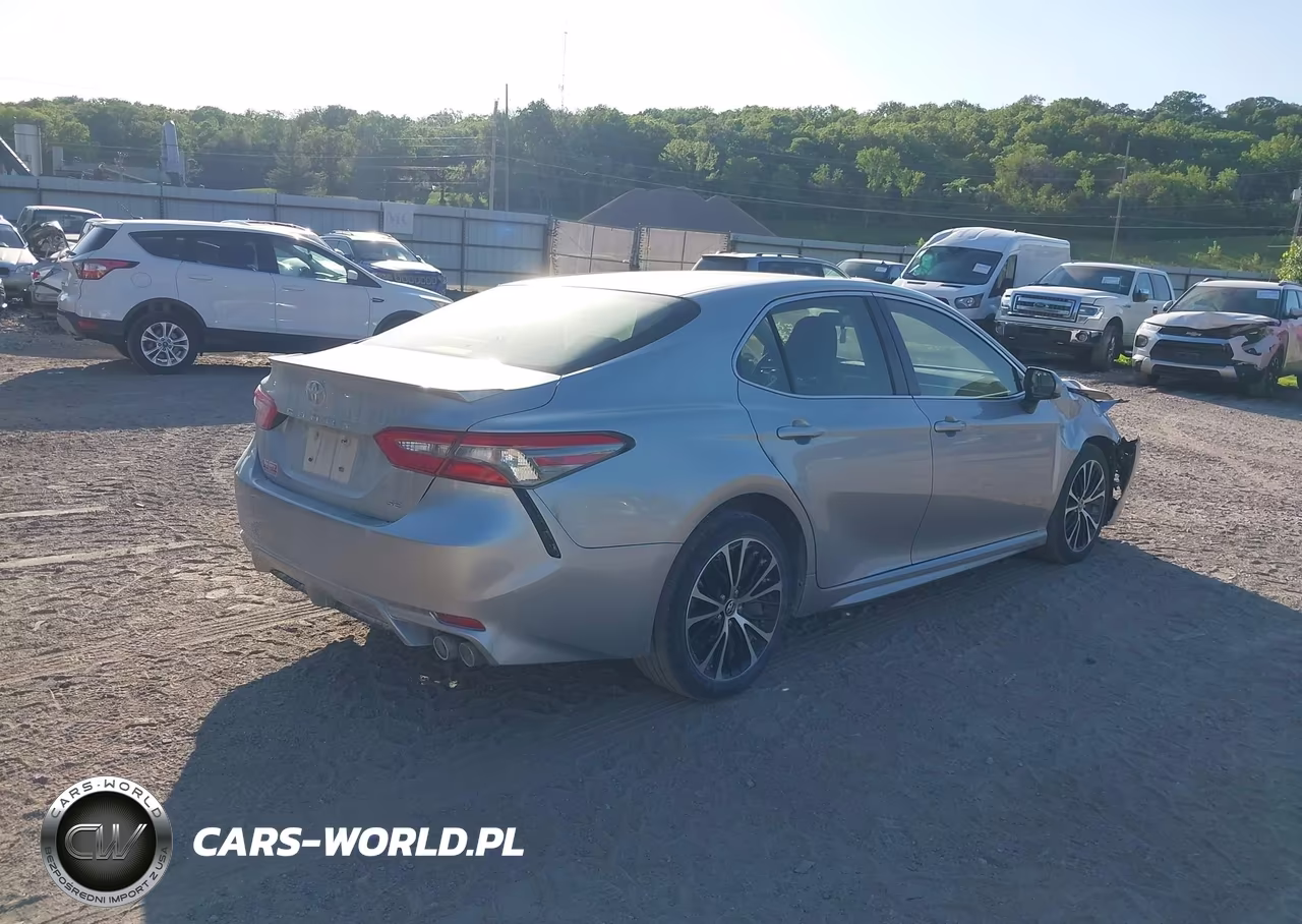 2018 Toyota Camry Se VIN:JTNB11HK9J3012743 - 4