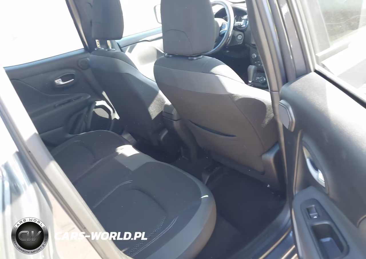 2023 Jeep Renegade Latitude 4X4 VIN:ZACNJDB10PPP18620 - 8