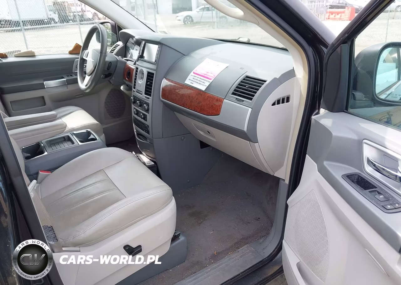 2008 Chrysler Town & Country Touring VIN:2A8HR54P18R829697 - 5