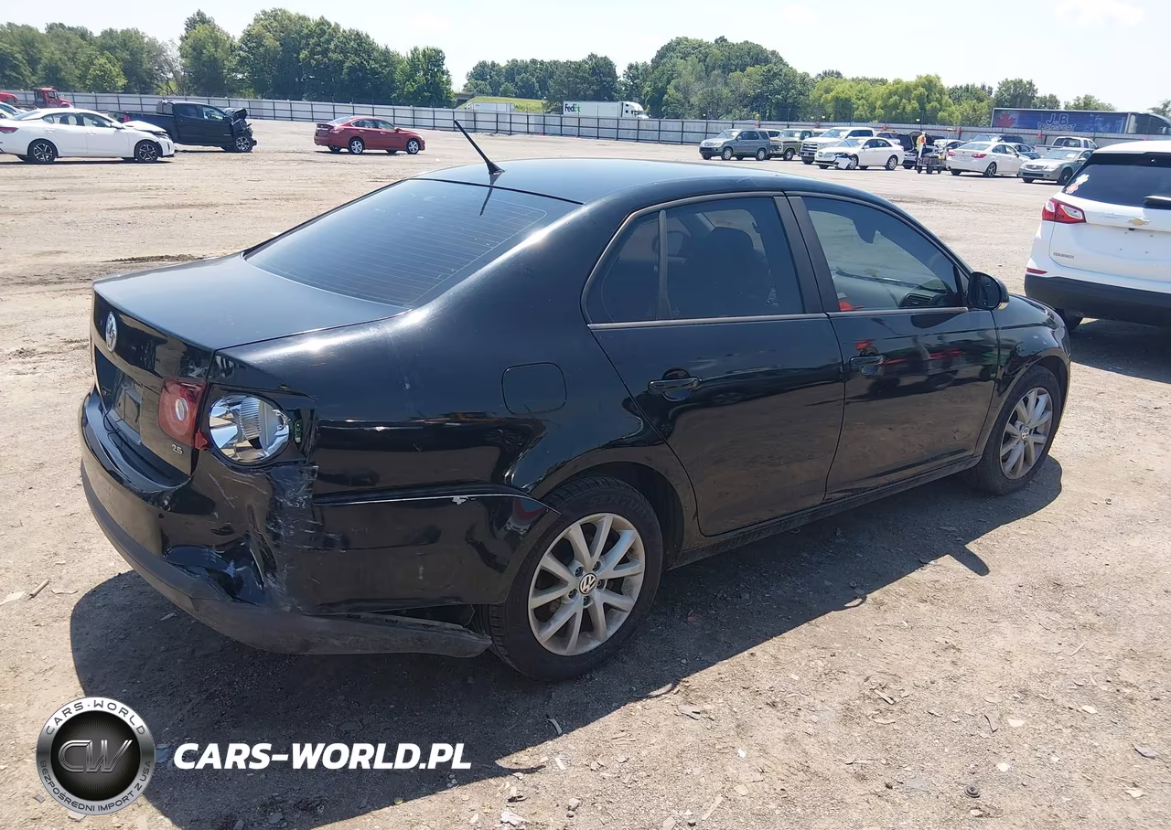 2010 Volkswagen Jetta S VIN:3VWJZ7AJ4AM065925 - 4