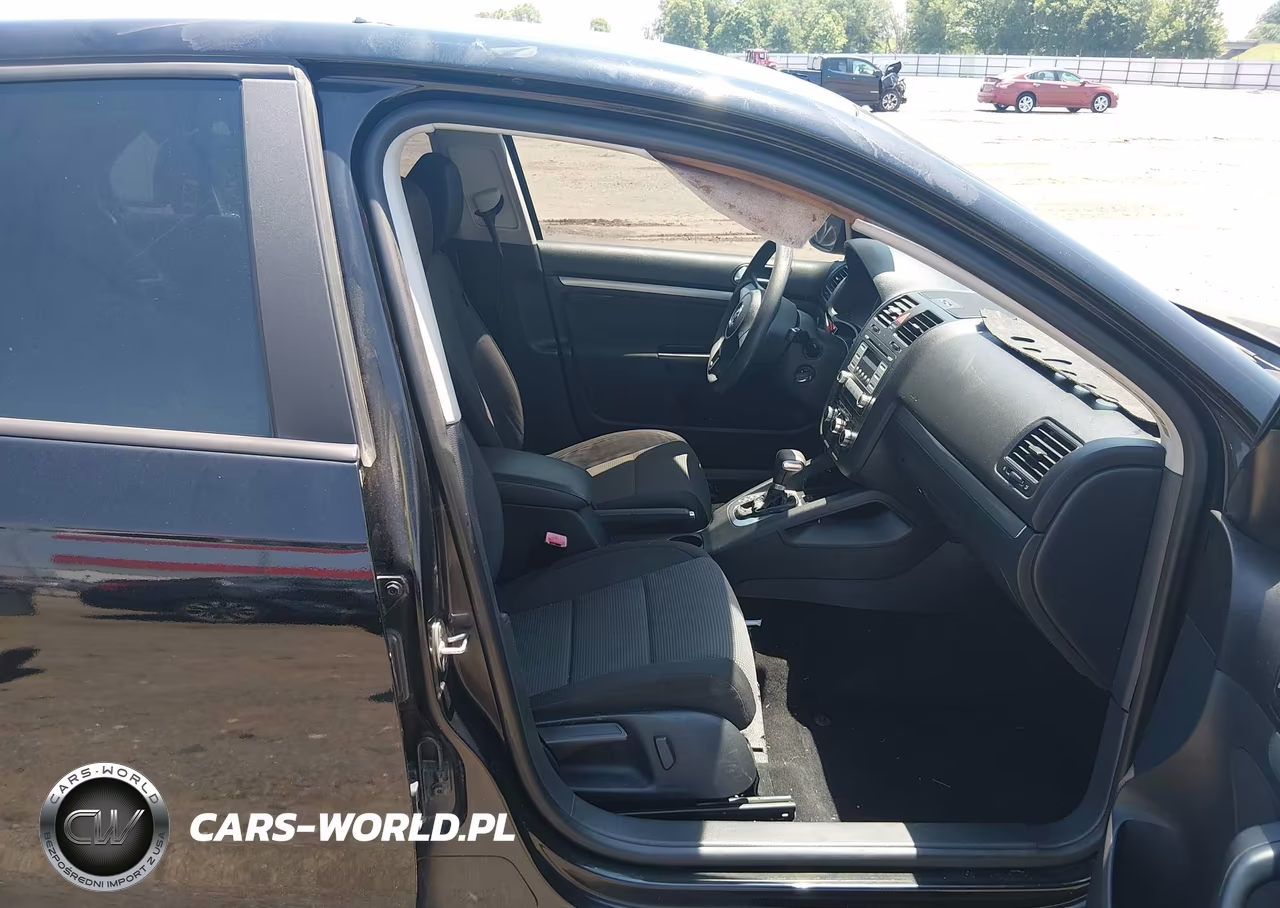 2010 Volkswagen Jetta S VIN:3VWJZ7AJ4AM065925 - 5