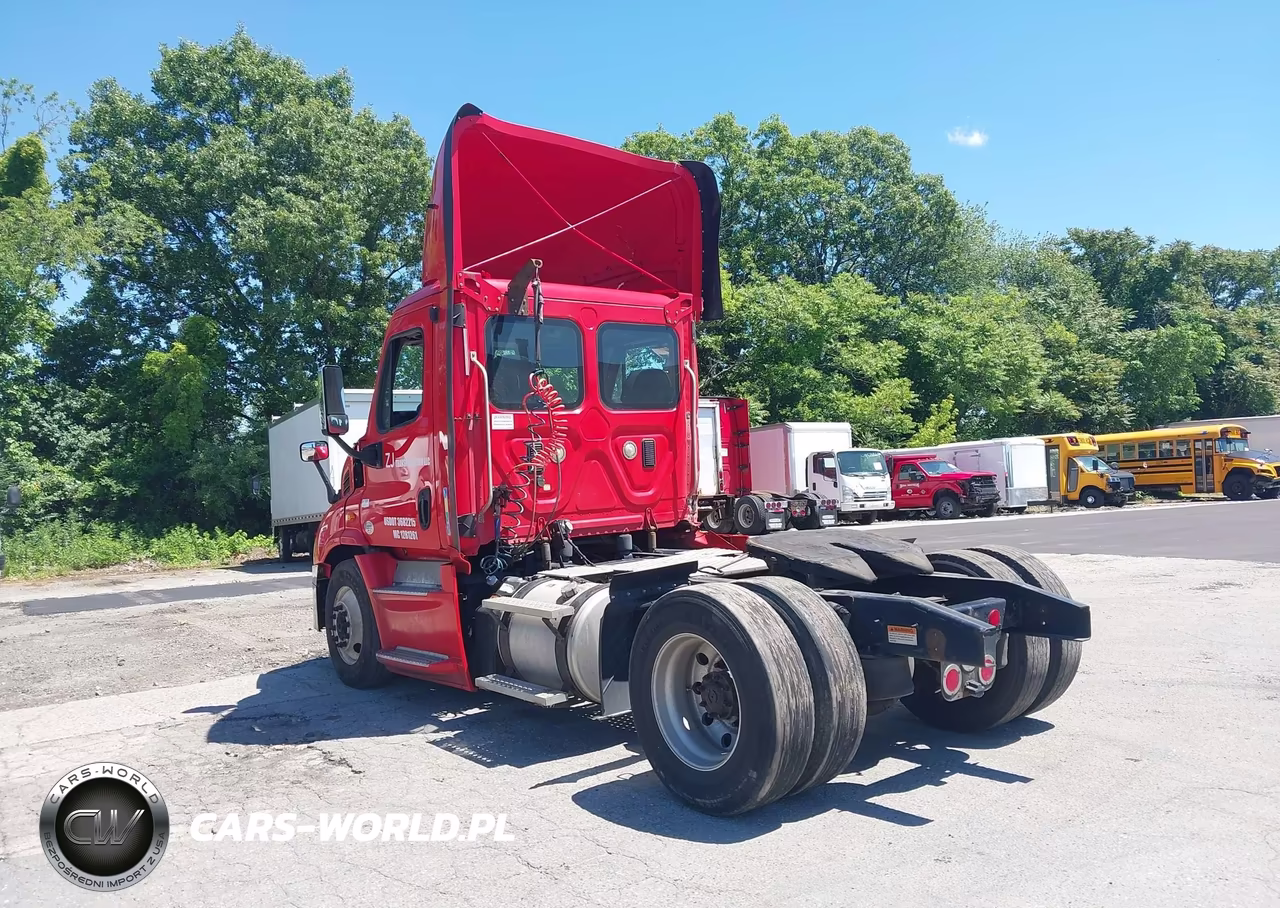 2015 Freightliner Cascadia 113 VIN:1FUBGAD44FLGJ6522 - 3