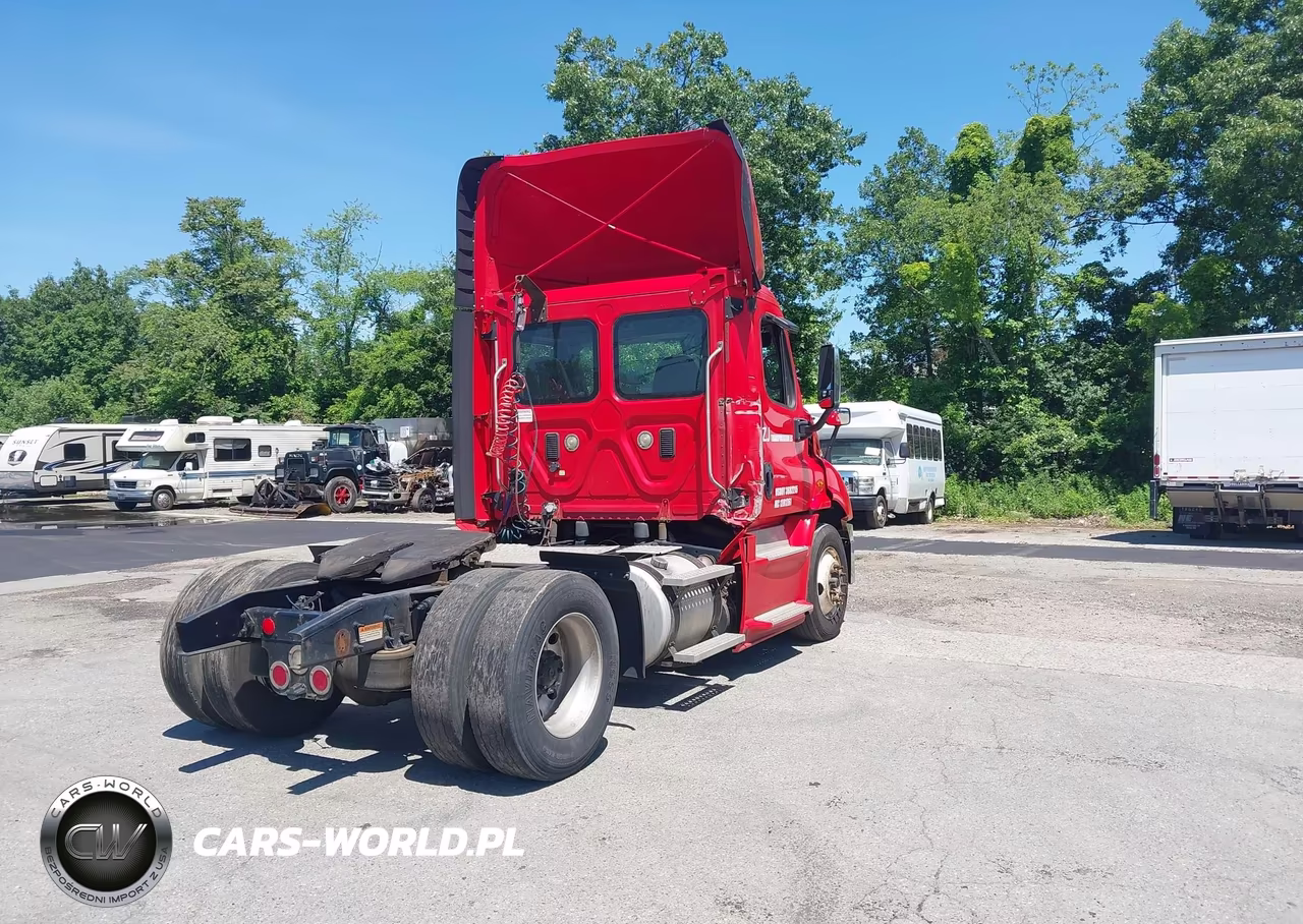 2015 Freightliner Cascadia 113 VIN:1FUBGAD44FLGJ6522 - 4