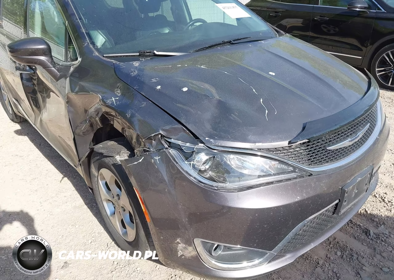 2017 Chrysler Pacifica Touring-L Plus VIN:2C4RC1EG2HR851342 - 6