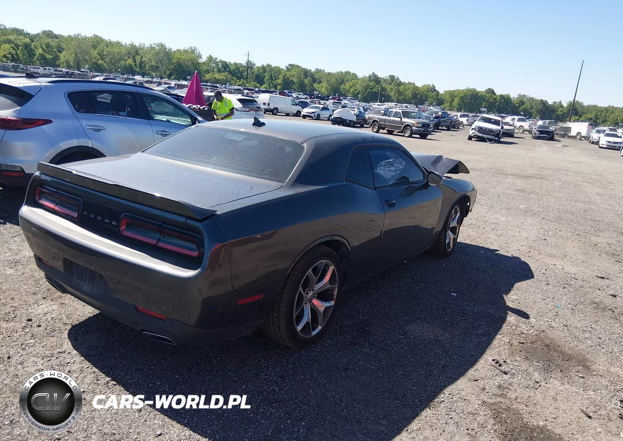 2015 Dodge Challenger Sxt Plus VIN:2C3CDZBG4FH774583 - 4