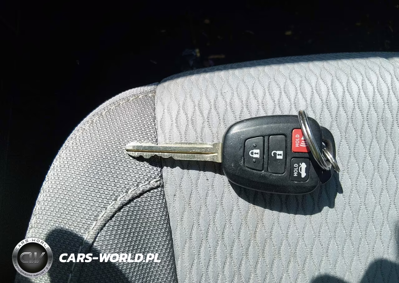 2016 Toyota Corolla Le VIN:5YFBURHEXGP421452 - 11