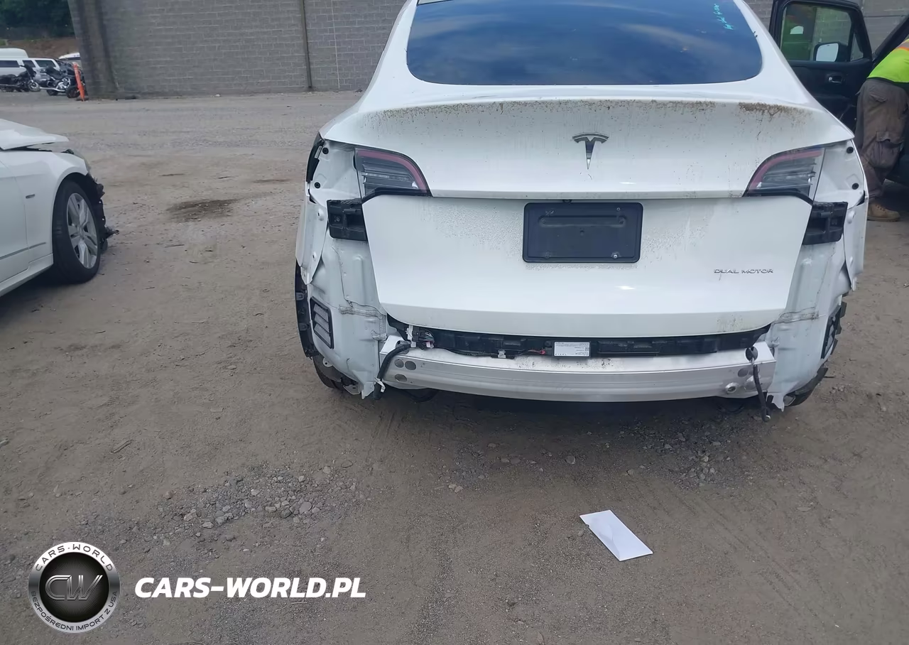 2020 Tesla Model Y Long Range Dual Motor All-Wheel Drive VIN:5YJYGDEE3LF031940 - 17