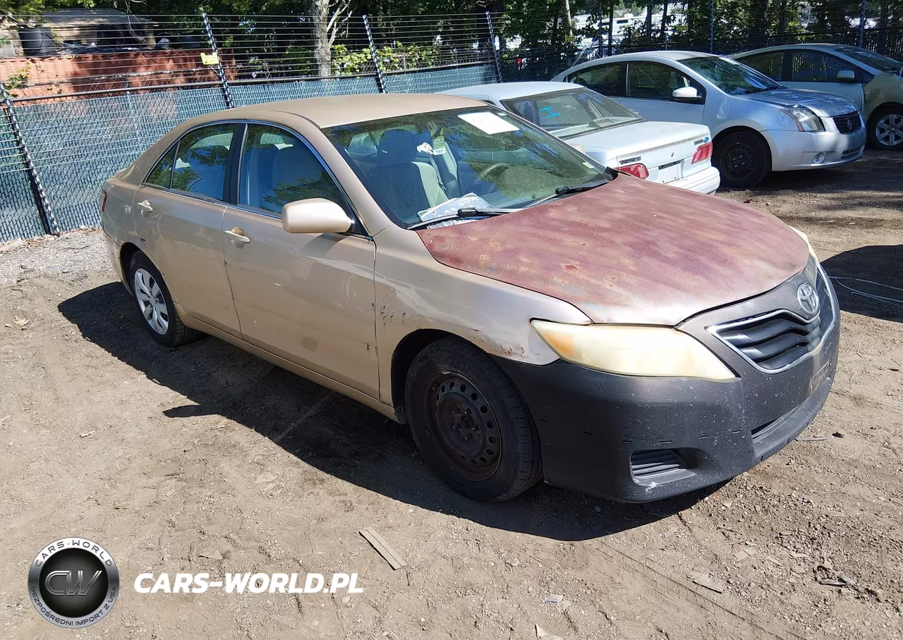 2010 Toyota Camry Le – zdjęcie 1 z 11