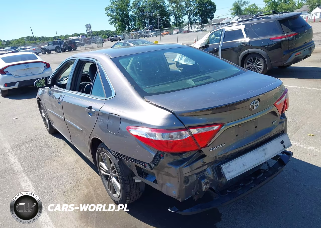 2015 Toyota Camry Se VIN:4T1BF1FK8FU475947 - 3