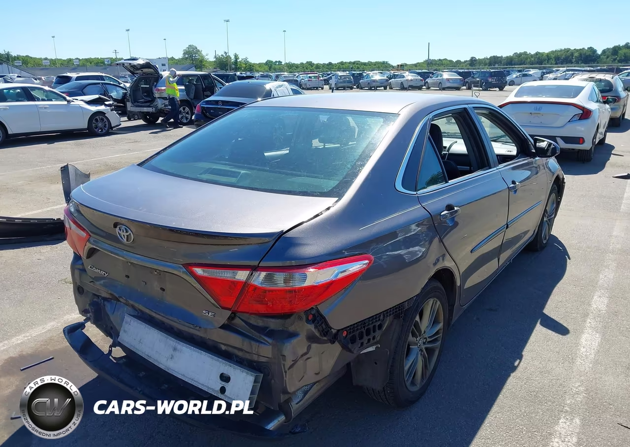 2015 Toyota Camry Se VIN:4T1BF1FK8FU475947 - 4
