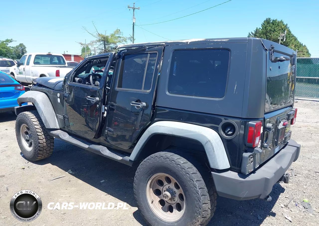 2010 Jeep Wrangler Unlimited Sport VIN:1J4BA3H15AL233094 - 3