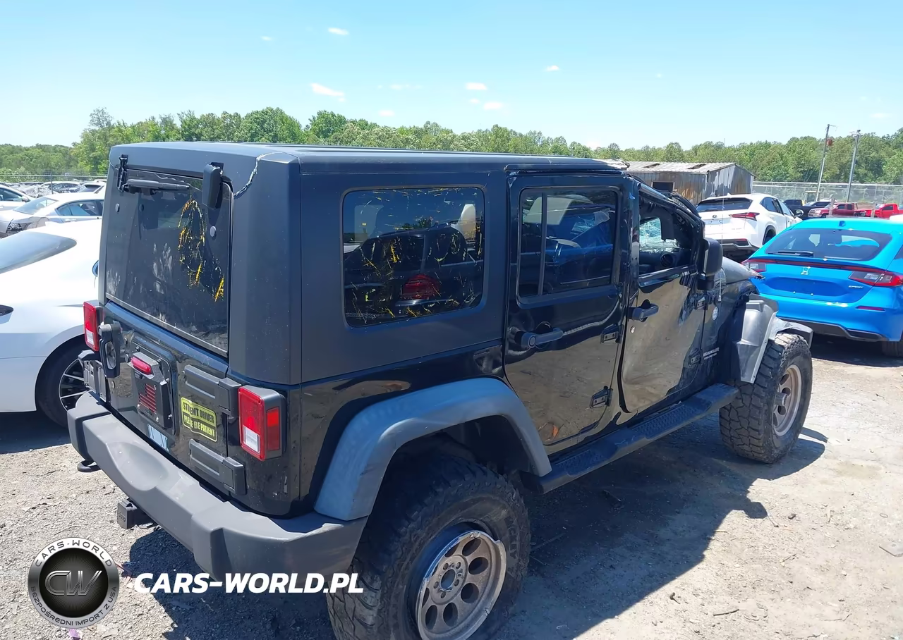2010 Jeep Wrangler Unlimited Sport VIN:1J4BA3H15AL233094 - 4