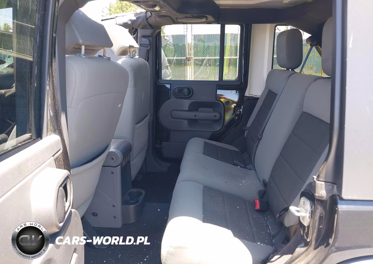 2010 Jeep Wrangler Unlimited Sport VIN:1J4BA3H15AL233094 - 8