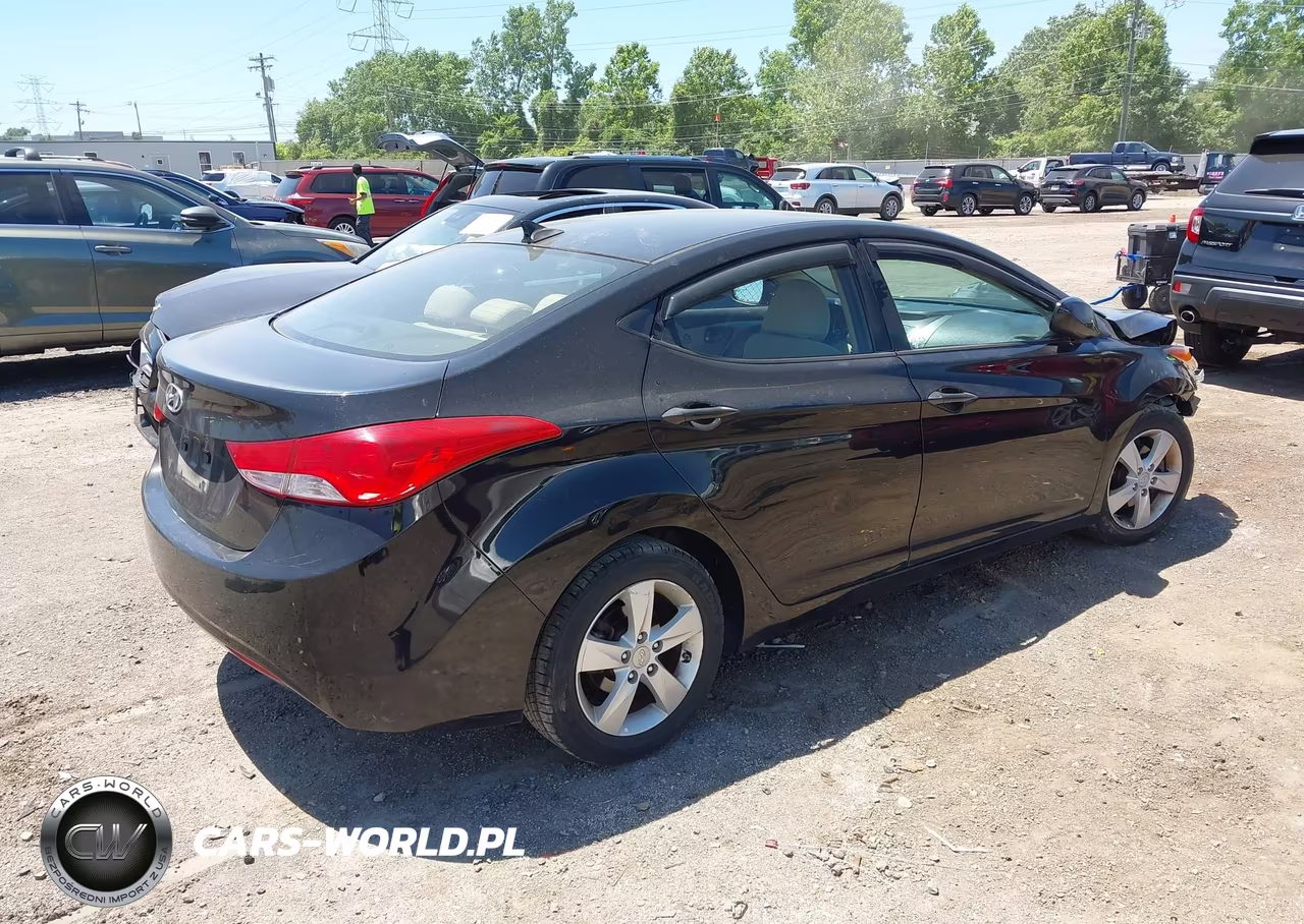 2013 Hyundai Elantra Gls VIN:5NPDH4AE9DH314055 - 4