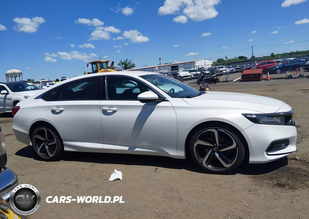2018 Honda Accord Sport VIN:1HGCV1F35JA077188 - 13
