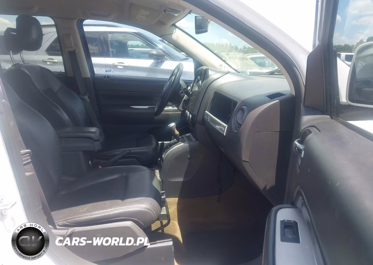2016 Jeep Compass Latitude VIN:1C4NJCEA1GD599399 - 5